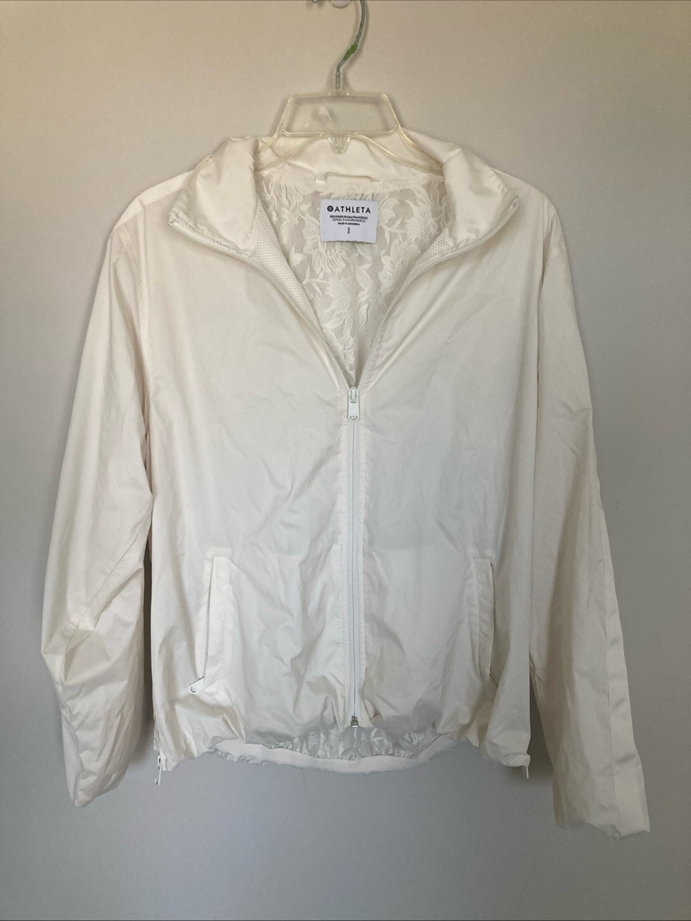 Athleta Sightseer Jacket Jacket in Magnolia White Size Small Ivory Full Zip Coat